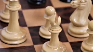 Original Staunton Design Chess Pieces & Mahogany Box