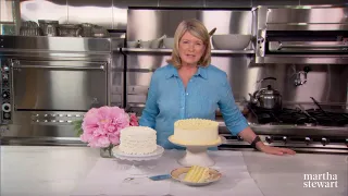 Martha Stewart’s Trick To Level Cake Layers Perfectly | Martha Bakes | #Shorts