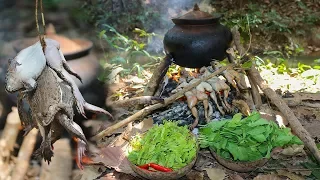 Primitive Technology: Find frog in hole - Cooking frog sour soup eating delicious