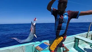 HOW TO CATCH A WAHOO KING FISH AMAZING FISHING VIDEOS IN INDIAN OCEAN SEA