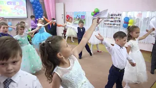 Мой бумажный самолёт отправляется в полёт танец детский сад Радуга группа Мультяшки Выпуск 2019