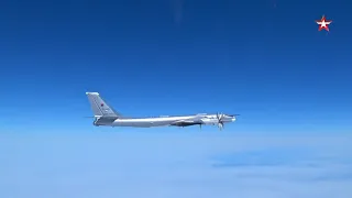 Ту - 95🇷🇺, F -22 🇺🇸