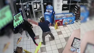 Video shows Marine veteran single-handedly disarming robber at gas station in Arizona | ABC7