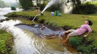 Two Day Wild Fishing Exciting, Unique Catch Big Fish With A Large Pump Sucks Water Out Of Wild Lake