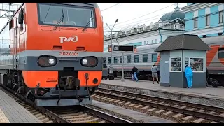 поезд прибывает на жд вокзал Омск-пассажирский