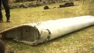 Crews examining debris for links to missing  MH370 plane