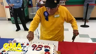 98-year-old bag boy’s surprise birthday party pays tribute to his WWII service | GMA Digital