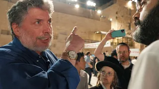 Shocker! Former Muslim Tries to Convert Rabbi Tovia Singer to Christianity at the Kotel!