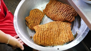 Thailand Food: The CRISPIEST Fried Pork Belly in Bangkok | หมูกรอบที่รับประกันความกรอบและความอร่อย