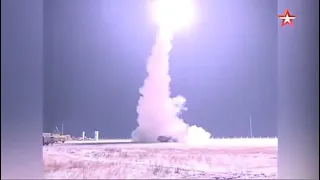 зенитно-ракетных комплексов (ЗРК) С-400 по мишеням в ходе испытания на полигоне Капустин Яр