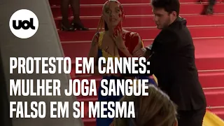 Cannes: Mulher vestida com as cores da Ucrânia joga sangue falso em si mesma