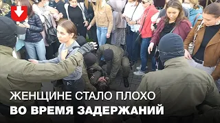 Женщине стало плохо на акции протеста, задержания продолжаются