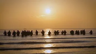 Francia, commemorazione del D-Day: le immagini della rievocazione dello sbarco in Normandia