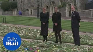 Duke of Edinburgh: Prince Edward and Sophie view hundreds of flowers for Prince Philip