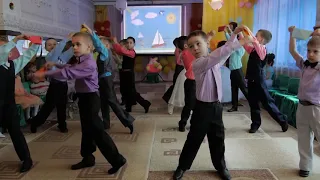 Танец мальчиков на выпускном Кораблики детства