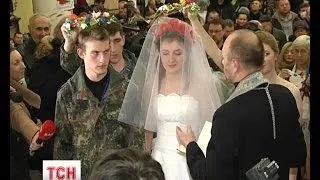 На Майдані відгуляли перше революційне весілля
