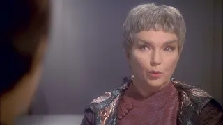 T'pol and Ambassador V'Lar have a chat