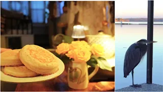 Winter baking on my boat: comforting crumpets & cozy vibes | No talking Hygge Slow living vlog