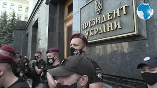 Pro-Russian party supporters face-off  with Ukrainian nationalists