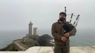 Jouer de la cornemuse en Bretagne : la répé du phare Ouest