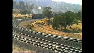 Tehachapi_(1990) SP With Two Sets Of Helpers - Tehachapi Loop