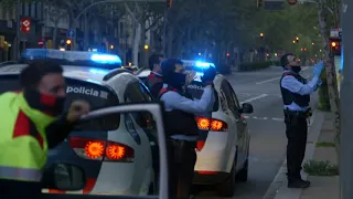 Coronavirus: Barcelona residents throw balcony party | AFP