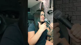 Mara pavanelli cantando o hino da vitória