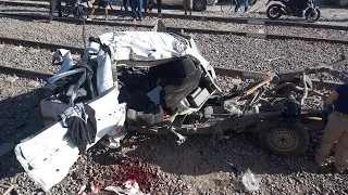 Camioneta embestida por el tren en Santa María Magdalena