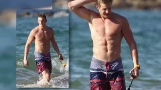 Alexander Ludwig Goes Shirtless in Hawaii - Splash News | Splash News TV | Splash News TV