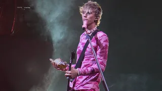 Machine Gun Kelly thinks he should play for the Cleveland Browns