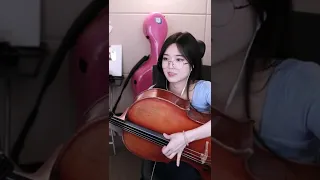 playing THE CELLO like a guitar !