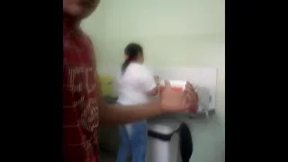 Minha irmã me filmou tomando uma injeção