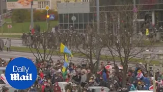 Belarus protests: Security detain hundreds of anti-government protesters in Minsk