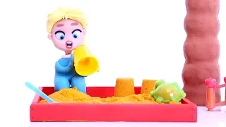 DibusYmas Elsa playing sand castles 💕 Superhero Clay Stop motion cartoons