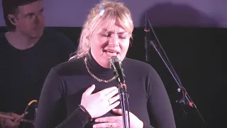 Maddie Zahm, Pick Up The Phone (unreleased song), live in San Francisco, February 28, 2023 (4K)