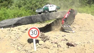 1 /64 Dynamic Diorama - Cars Truck and Police Chase - Crash Compilation Slow Motion 1000 fps #64