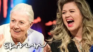 Kelly Clarkson completely starstruck by Vanessa Redgrave in talk show interview | SVT/NRK/Skavlan