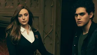 Legacies - Season 4 Trailer (vertical video) ⚠ flash warning ⚠