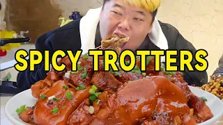 Brother Hou made 10 catties of spicy pig's trotters, soft and rotten and boneless! 【Fat Monkey】