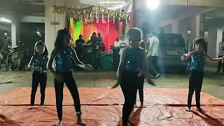 झूमे जो पठान performance by Aarna and group