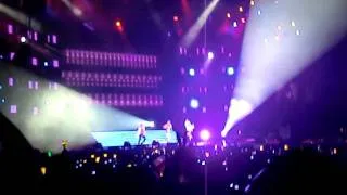 [FANCAM] 2NE1 FIRE Korean Music Wave 2011 Singapore (15.07.11)