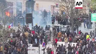 French police clash with protesters in Paris