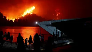 Hundreds evacuate Greek island by boat as wildfires continue