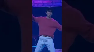 jinyoung  dancing to Go Crazy by 2PM 🙌🏻