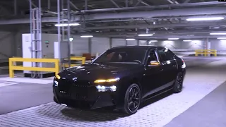 2023 BMW 750e xDrive G70 M Sportpaket fährt selbst