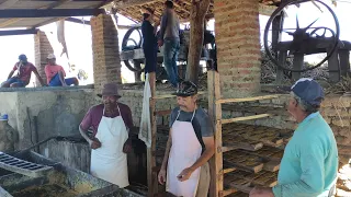 Visitando o tradicional engenho de rapadura no sertão pernambucano