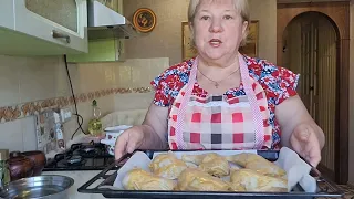 Подготовка к празднику пасхе. Покрасила яйца луковой шелухой. Окорочка  куриные спекла в духовке.