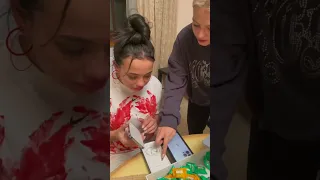 ЮЛЯ ГАВРИЛИНА ПОДАРИЛА АЙФОН ВАЛЕ КАРНАВАЛ На день рождения #tiktok #карнавал #валякарнавал #гаврили