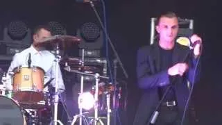 Hurts - Somebody to Die for (live at Subbotnik festival Moscow 06/07/13)
