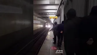 Metroga brinchi marta chuqganlar 😂😂